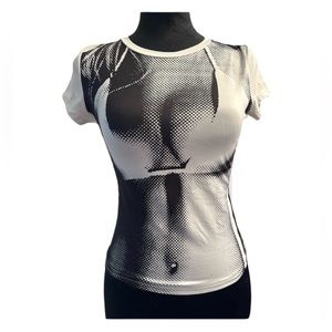 NWT! Black and white fitted print t-shirt. Size M. Fits like an extra sm…